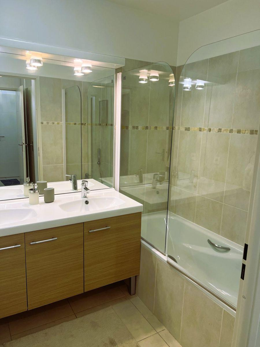 
                                                Location
                                                 Superbe 2 pièces meublé 43m2 à Marseille Prado