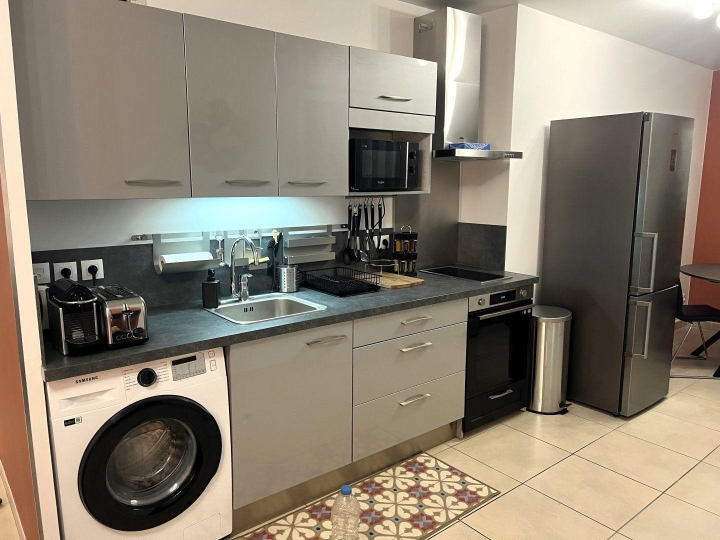 
                                                Location
                                                 Superbe 2 pièces meublé 43m2 à Marseille Prado