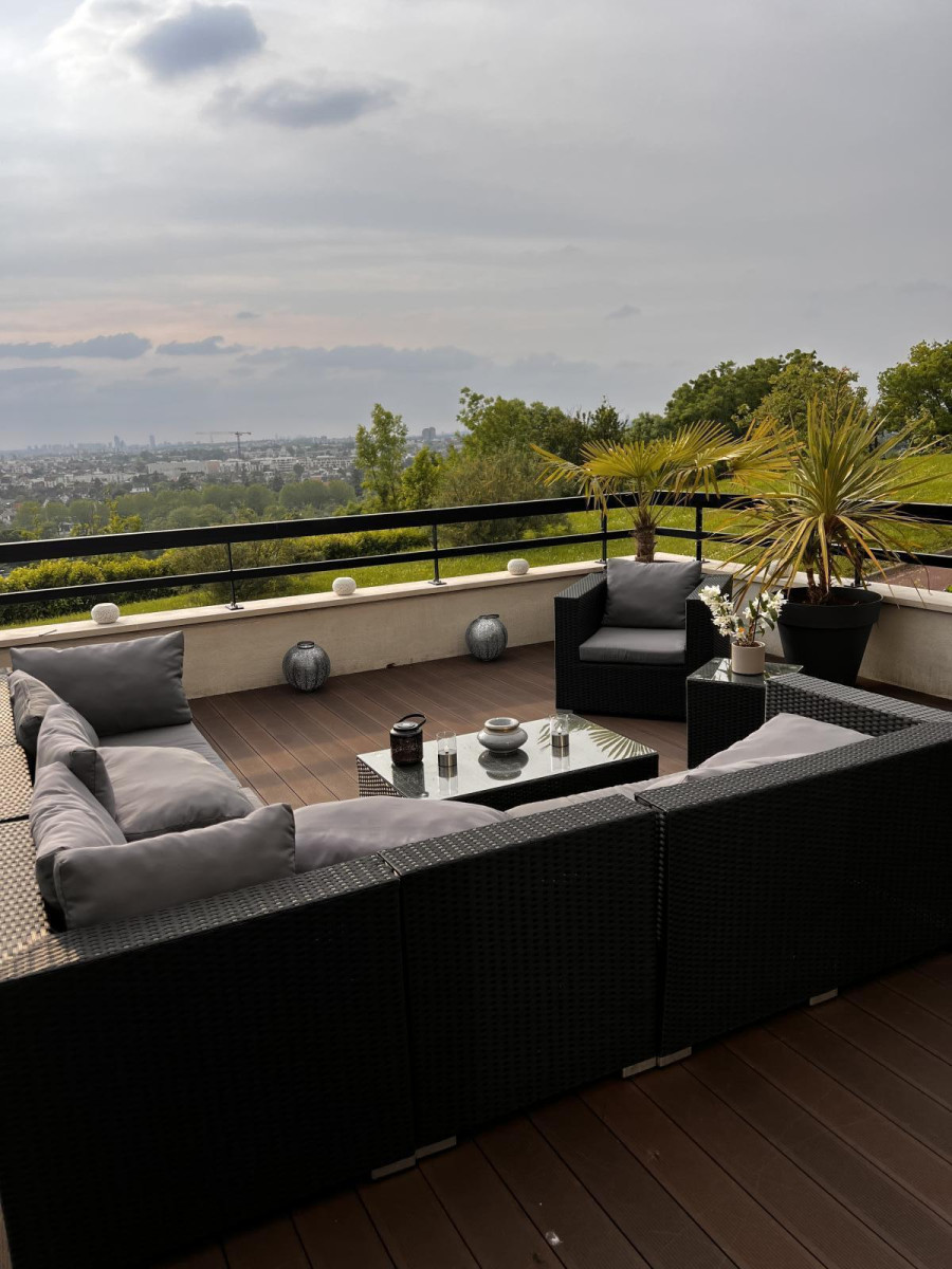 
                                                Location
                                                 Superbe 2 pièces meublé 50 m² Terrasse  70 m²