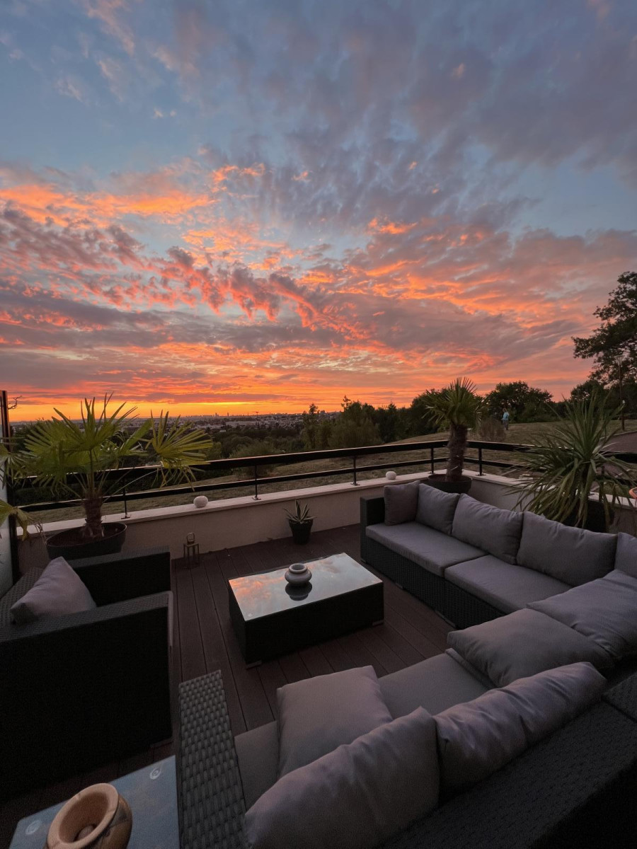 
                                                Location
                                                 Superbe 2 pièces meublé 50 m² Terrasse  70 m²