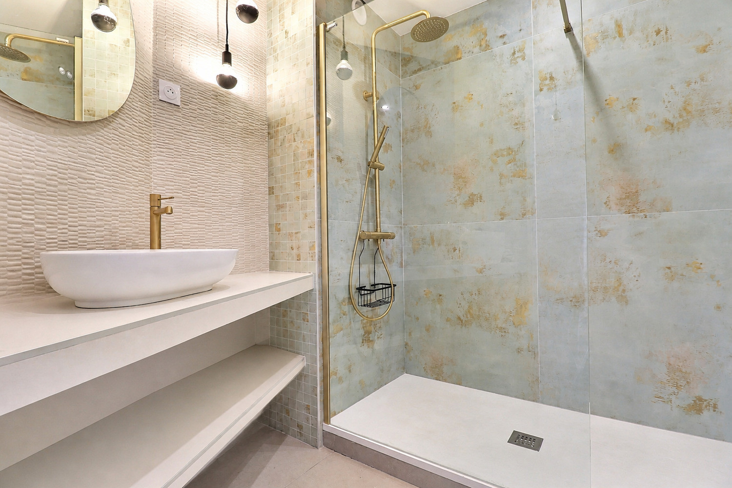 
                                                Vente
                                                 Superbe 2 pièces rénové avec goût – 48 m²
