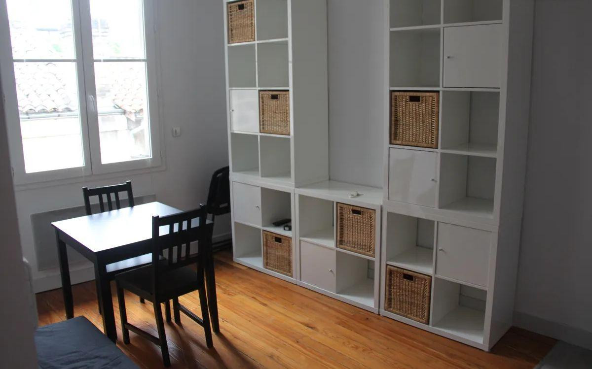 
                                                Location
                                                 Superbe 2P 28m² à 50 m de la gare Saint Jean