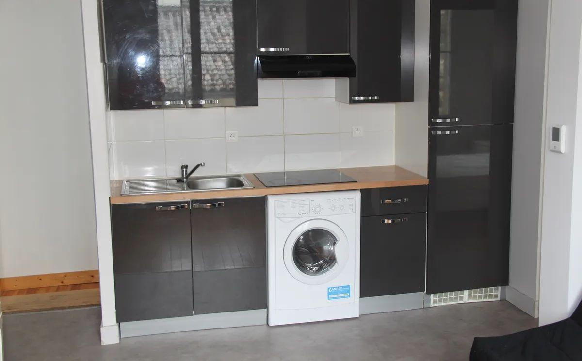 
                                                Location
                                                 Superbe 2P 28m² à 50 m de la gare Saint Jean