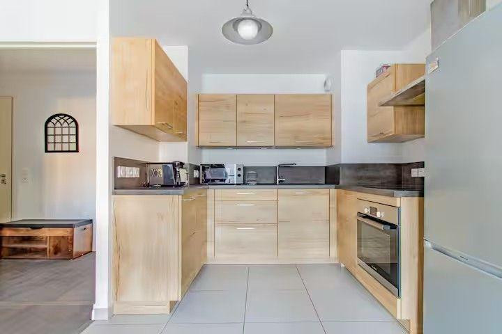 
                                                Location
                                                 Superbe 2P 44m² lumineux fonctionnel avec balcon