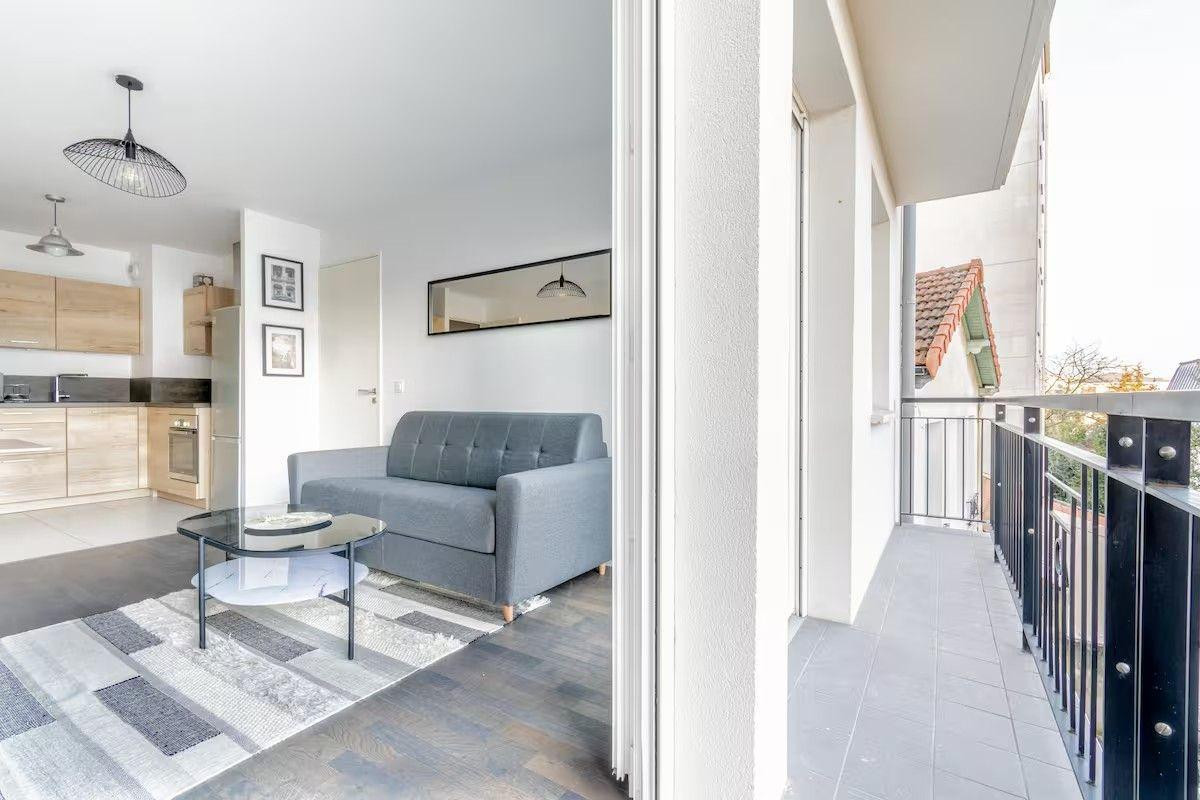 
                                                Location
                                                 Superbe 2P 44m² lumineux fonctionnel avec balcon