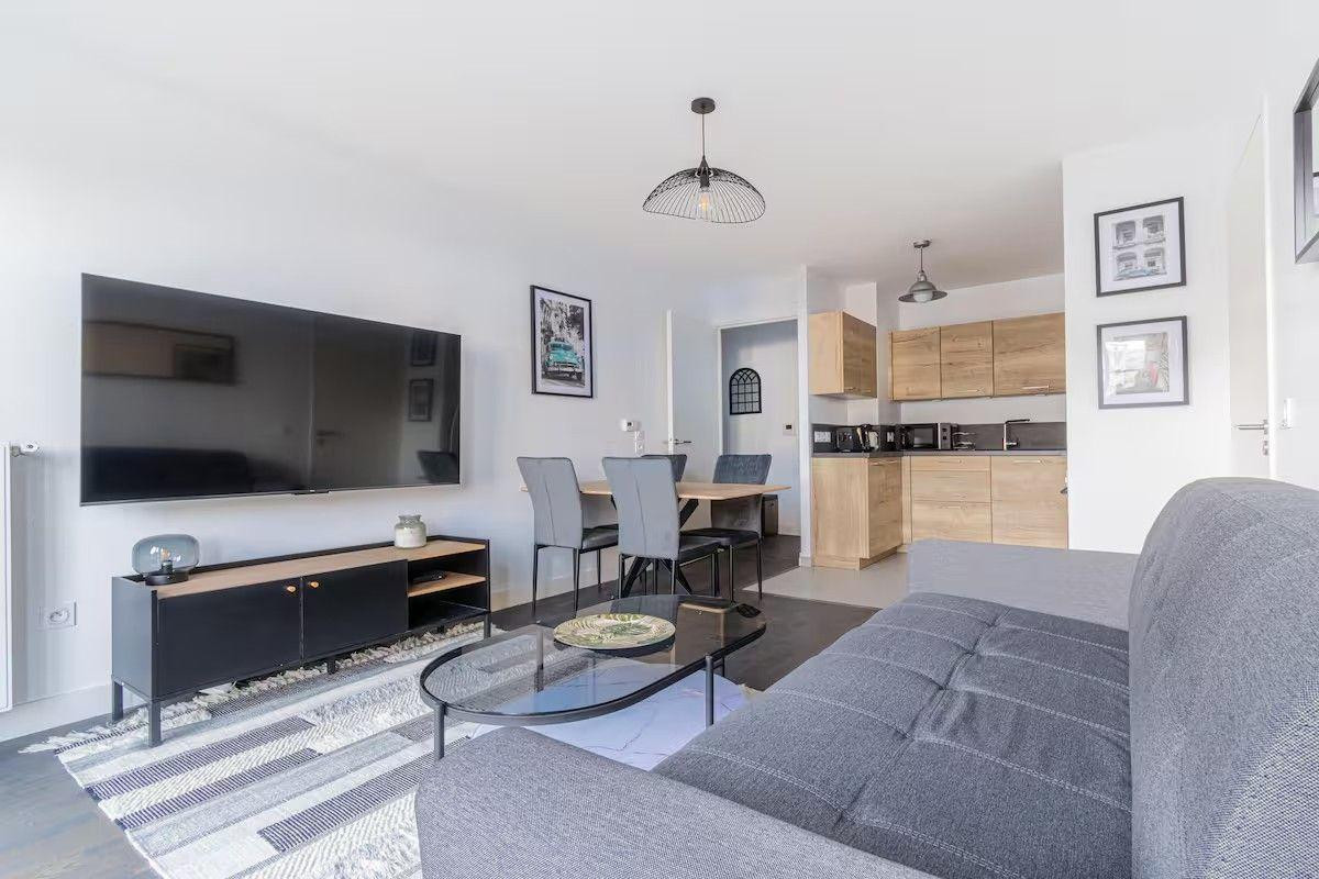 
                                                Location
                                                 Superbe 2P 44m² lumineux fonctionnel avec balcon