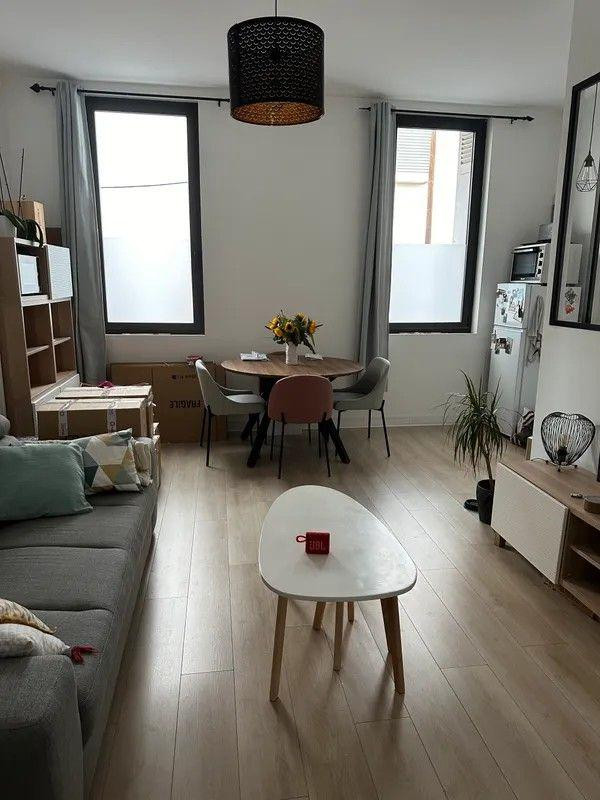 
                                                Location
                                                 Superbe 2P 55m² dans maison typique bordelaise