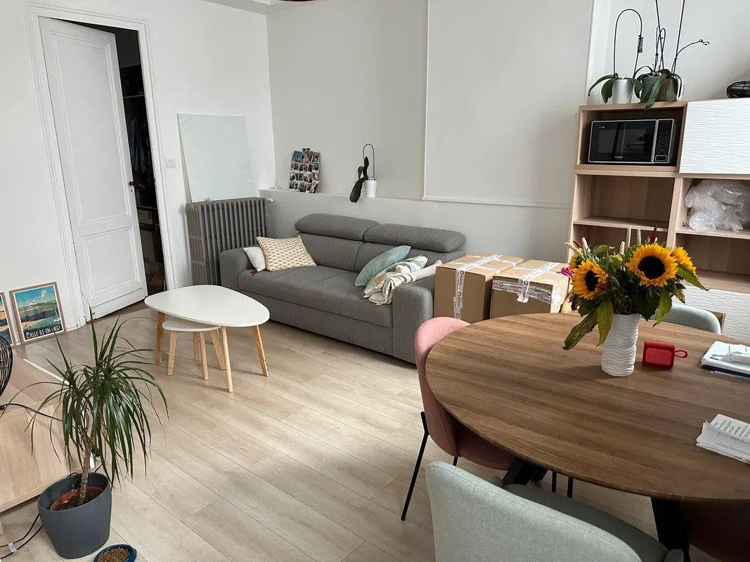 
                                                Location
                                                 Superbe 2P 55m² dans maison typique bordelaise