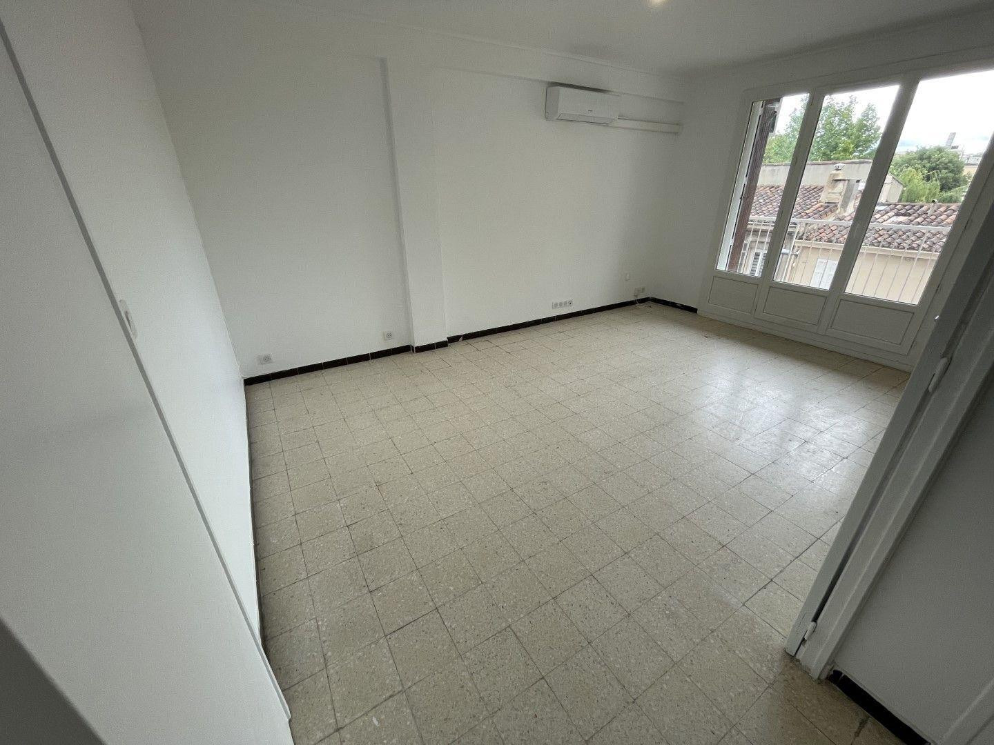 
                                                Location
                                                 Superbe 2P 56m² climatisé