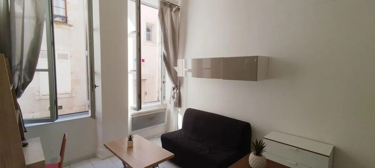 
                                                Location
                                                 Superbe 2P meublé 26 m2 - Hyper centre d'Orléans