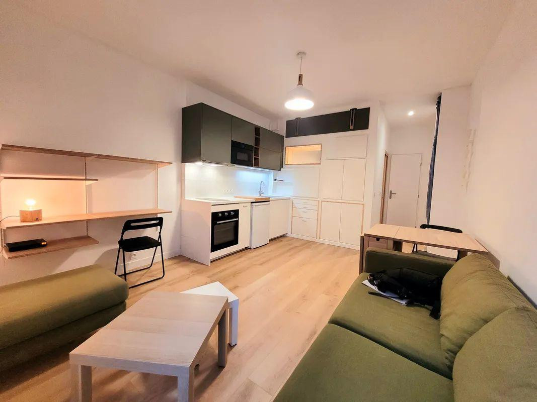 
                                                Location
                                                 Superbe 2P meublé 32m² refait à neuf et optimisé