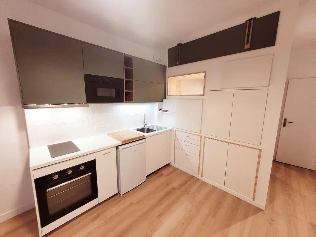 
                                                Location
                                                 Superbe 2P meublé 32m² refait à neuf et optimisé