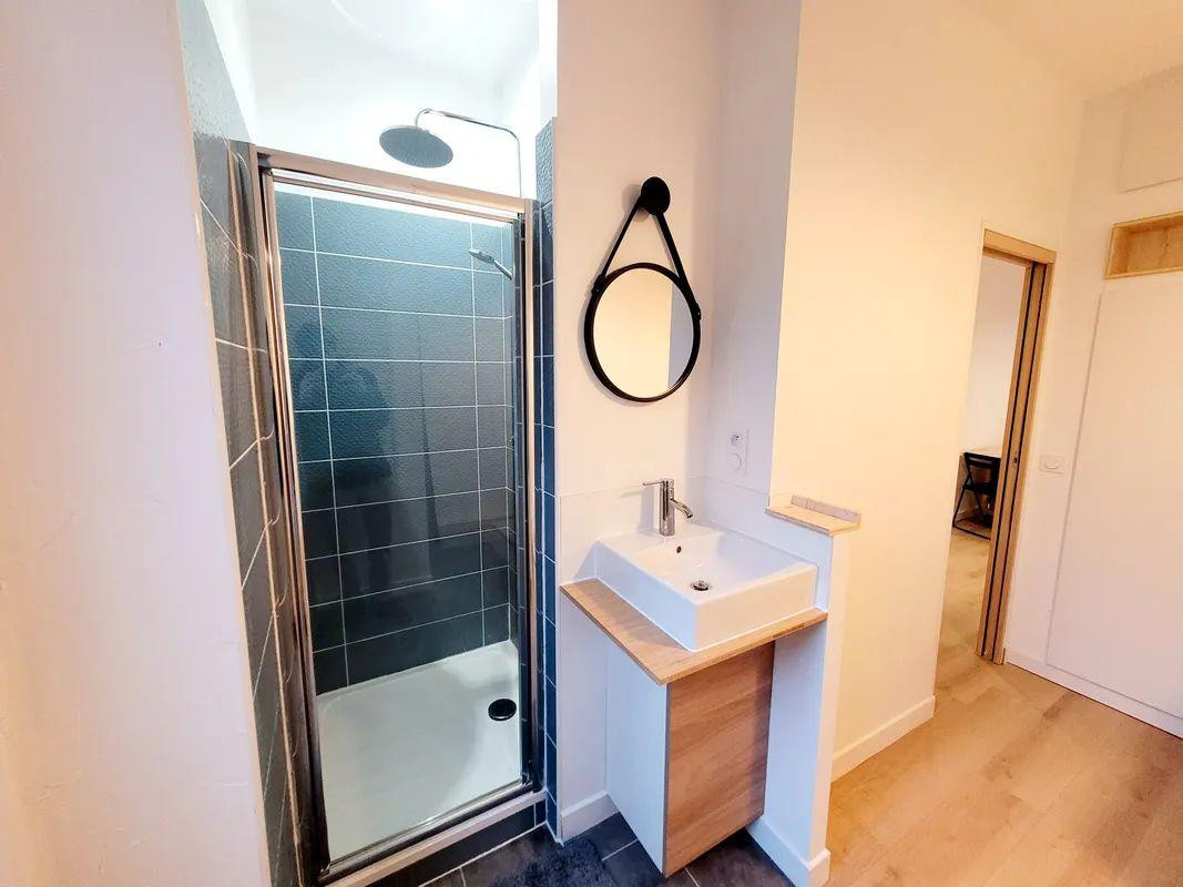 
                                                Location
                                                 Superbe 2P meublé 32m² refait à neuf et optimisé