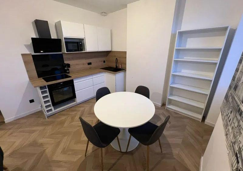 
                                                Location
                                                 Superbe 2P meublé 42m² refait à neuf