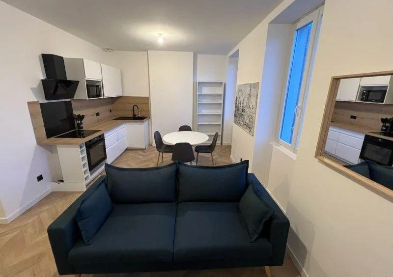 
                                                Location
                                                 Superbe 2P meublé 42m² refait à neuf
