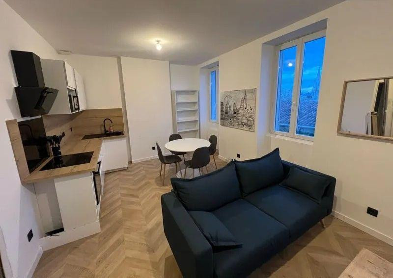 
                                                Location
                                                 Superbe 2P meublé 42m² refait à neuf
