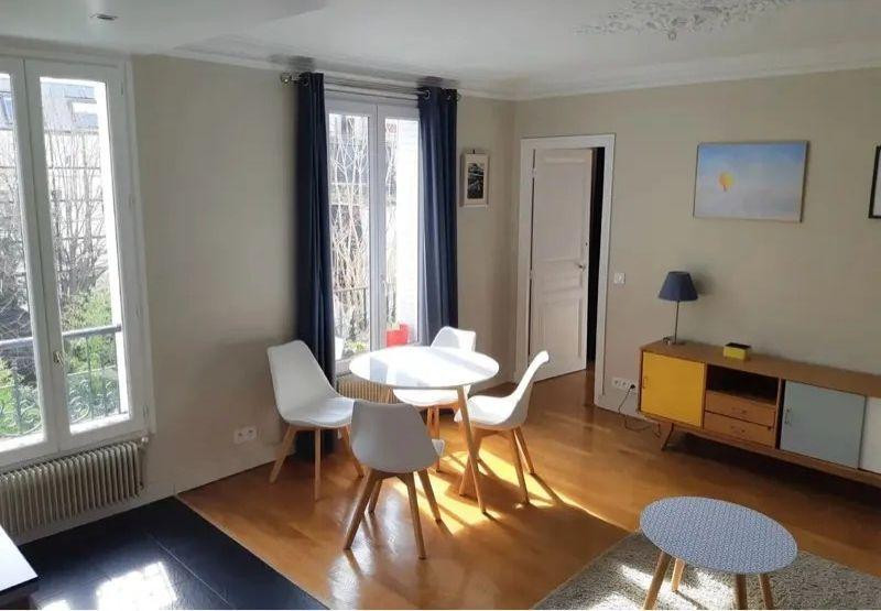 
                                                Location
                                                 Superbe 2P meublé 42m² rénové, très lumineux
