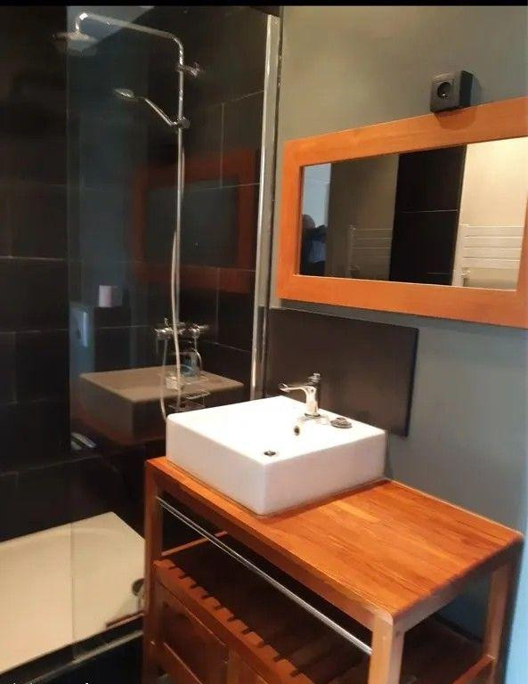 
                                                Location
                                                 Superbe 2P meublé 42m² rénové, très lumineux