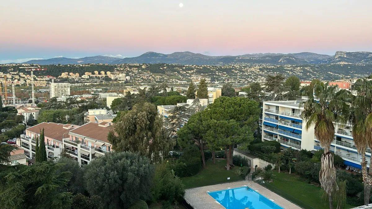 
                                                Location
                                                 Superbe 2P meublé 43m² Corniche Fleurie Nice