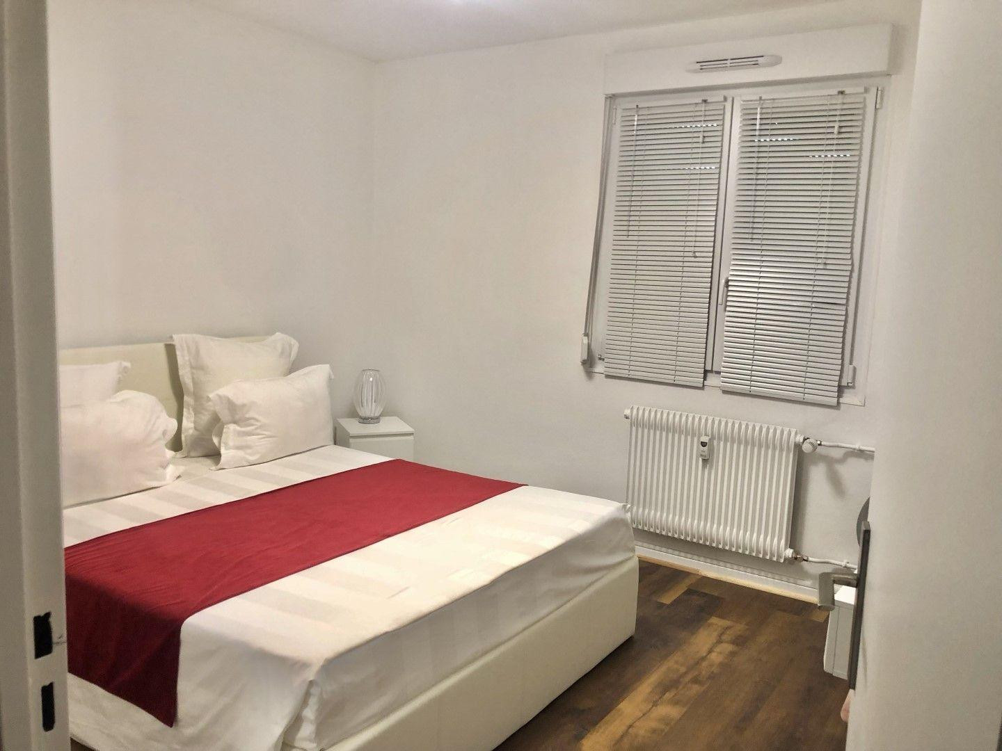 
                                                Location
                                                 Superbe 2P meublé 44m² centre historique