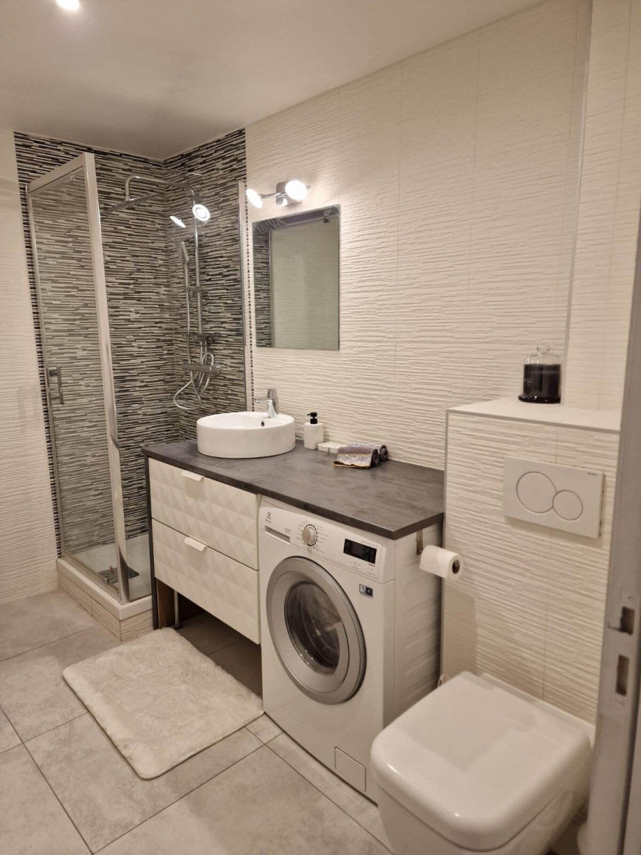 
                                                Location
                                                 Superbe 2P meublé 47m²