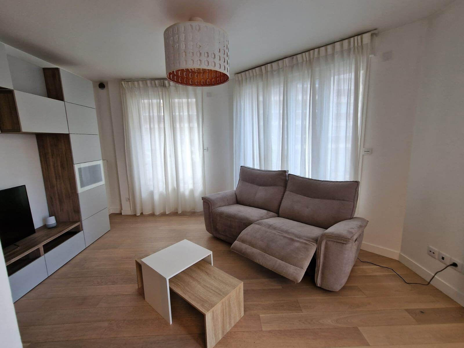 
                                                Location
                                                 Superbe 2P meublé 47m²