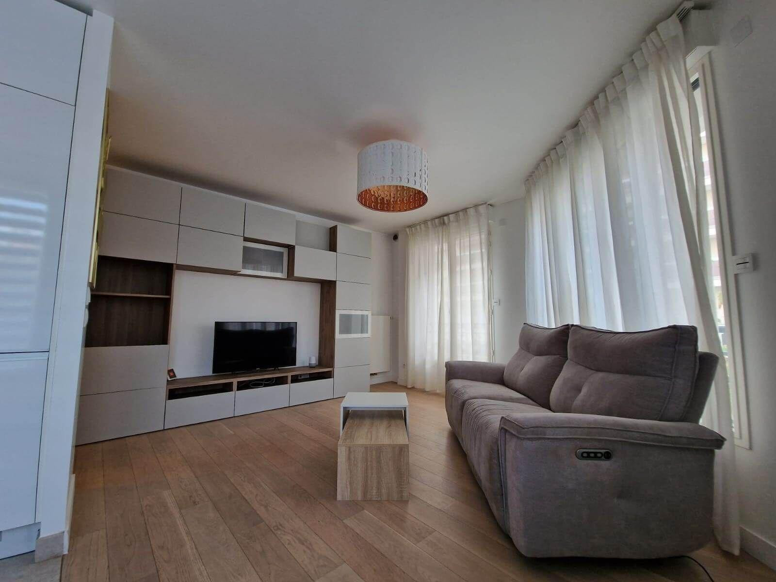 
                                                Location
                                                 Superbe 2P meublé 47m²