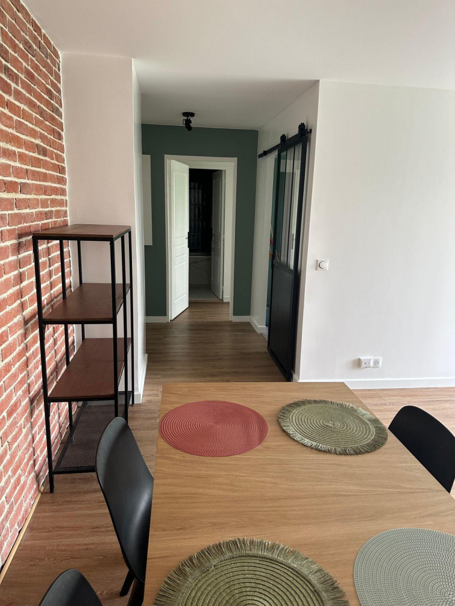 
                                                Location
                                                 Superbe 2P meublé 47m² avec balcon et parking