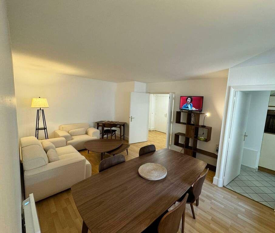 
                                                Location
                                                 Superbe 2P meublé 47m² paisible à Versailles