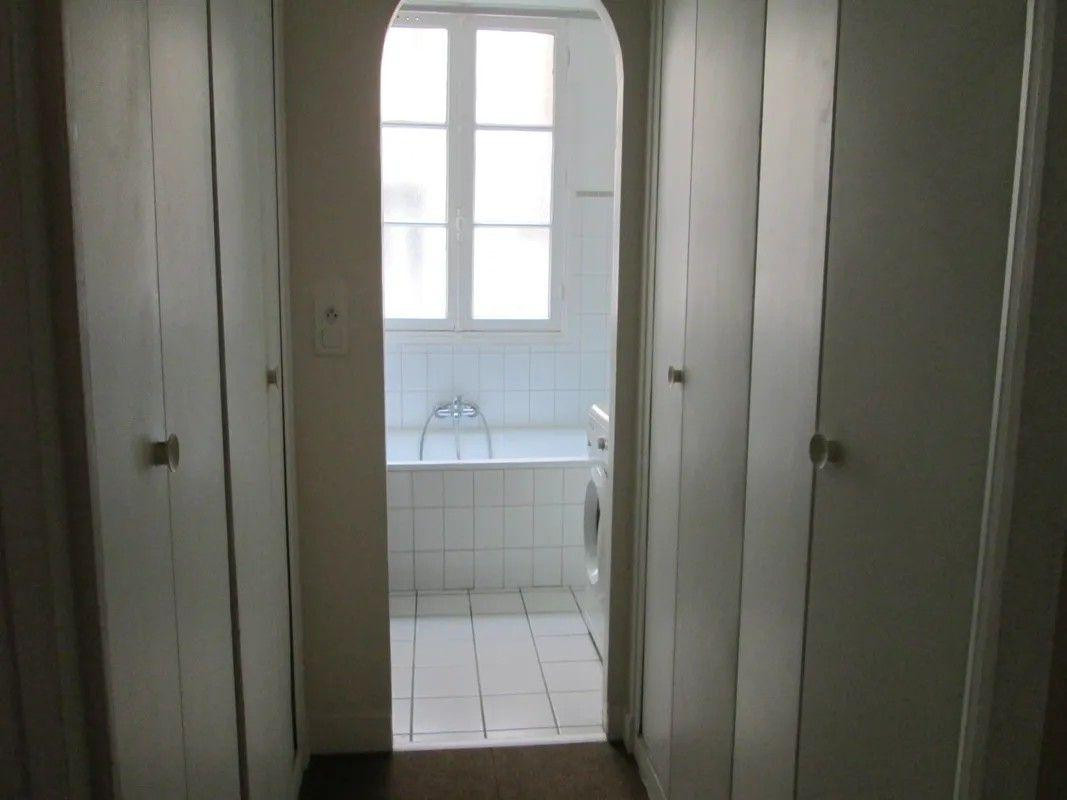 
                                                Location
                                                 Superbe 2P meublé 48m² dans immeuble Art Déco