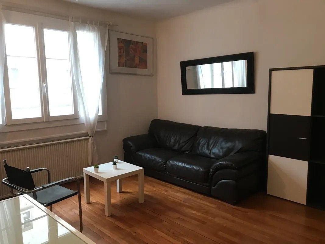 
                                                Location
                                                 Superbe 2P meublé 48m² dans immeuble Art Déco
