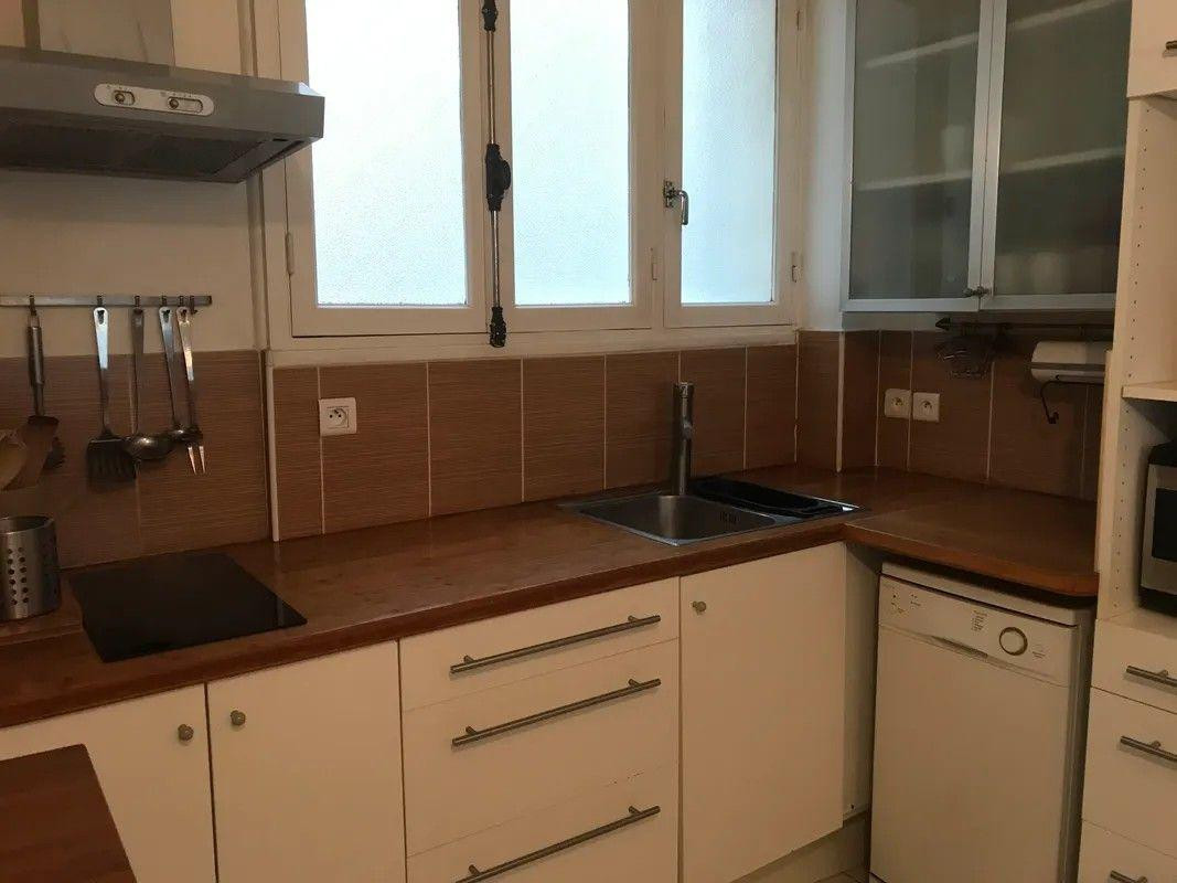 
                                                Location
                                                 Superbe 2P meublé 48m² dans immeuble Art Déco