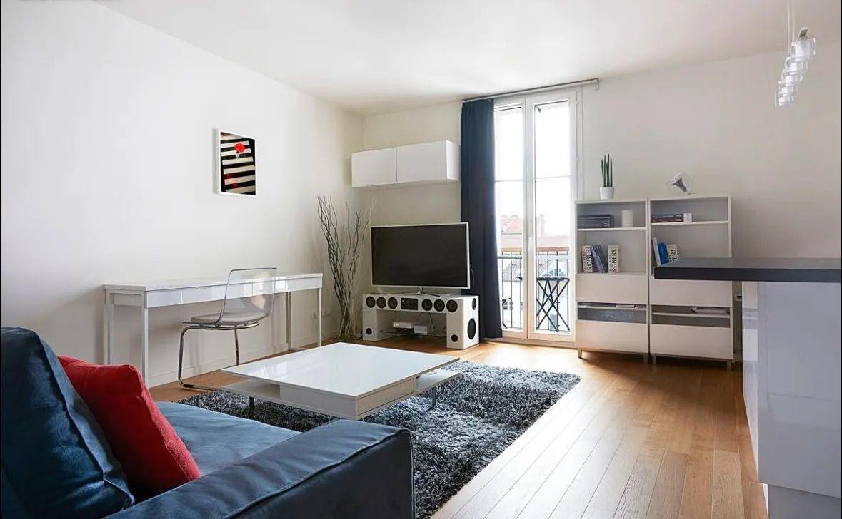 
                                                Location
                                                 Superbe 2P meublé 50m² entièrement rénové