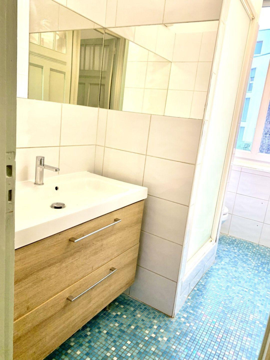 
                                                Location
                                                 Superbe 2P meublé 51m² refait à neuf Saint Sauveur