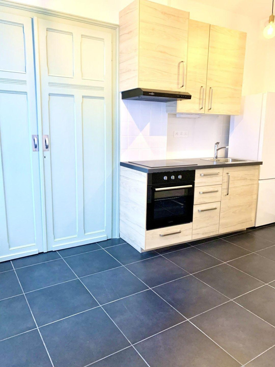 
                                                Location
                                                 Superbe 2P meublé 51m² refait à neuf Saint Sauveur