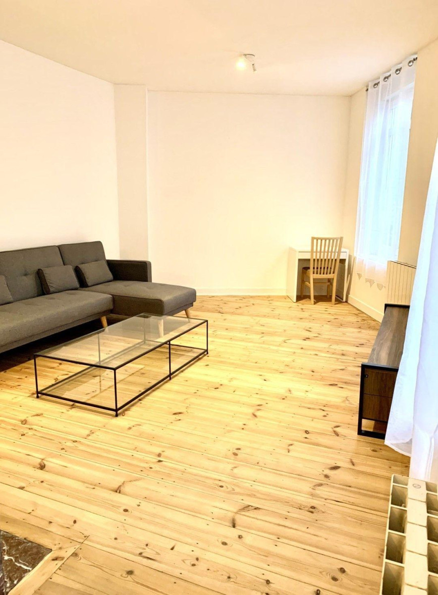 
                                                Location
                                                 Superbe 2P meublé 51m² refait à neuf Saint Sauveur