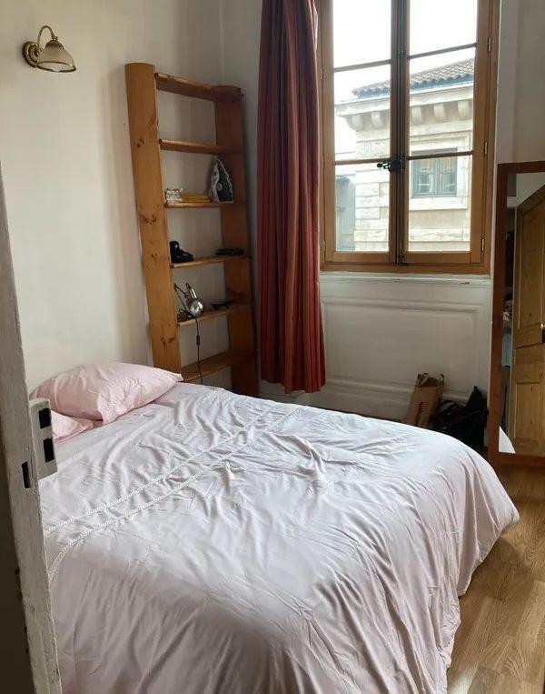 
                                                Location
                                                 Superbe 2P meublé 52m² Vieux Lyon sans vis à vis