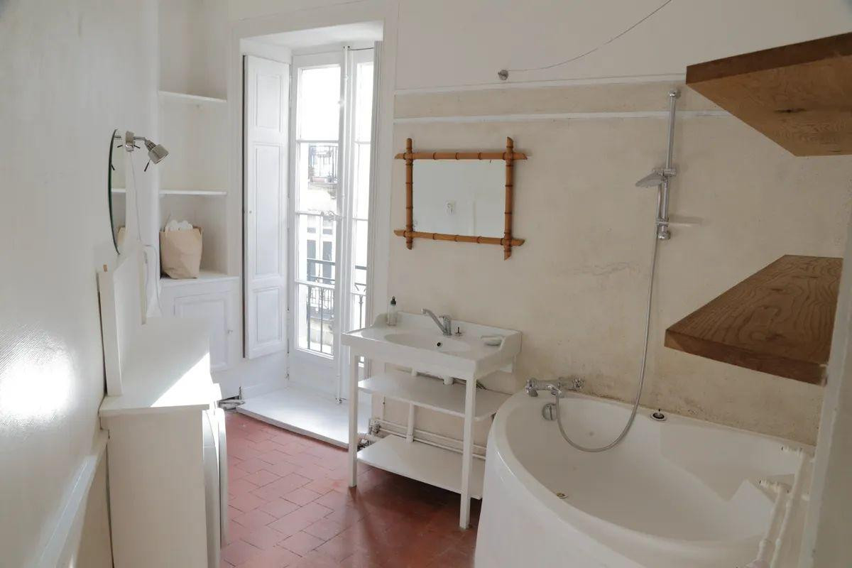 
                                                Location
                                                 Superbe 2P meublé 55m² proche place Royale