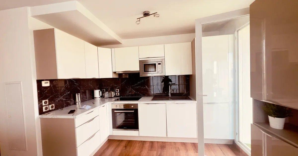 
                                                Location
                                                 Superbe 2P meublé 63m² avec terrasse panoramique