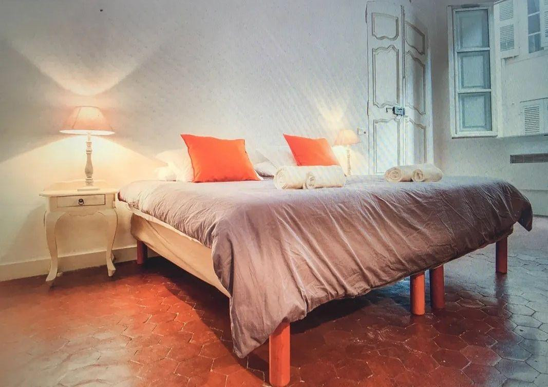 
                                                Location
                                                 Superbe 2P meublé 63m² dans très bel immeuble