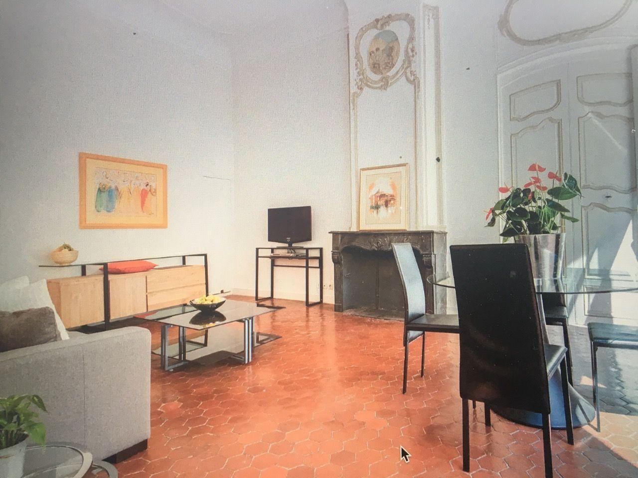 
                                                Location
                                                 Superbe 2P meublé 63m² dans très bel immeuble