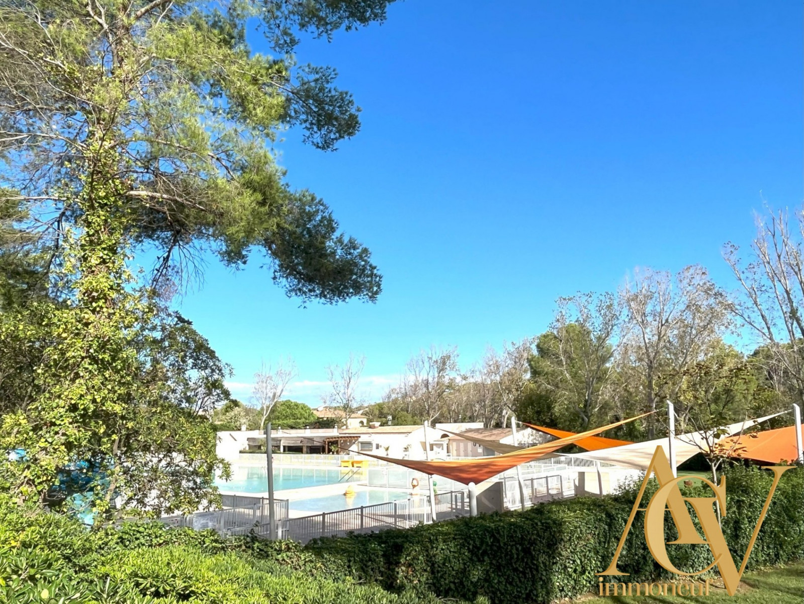 
                                                Vente
                                                 Superbe 3 pièces à 100 m des Plages La Coudoulière