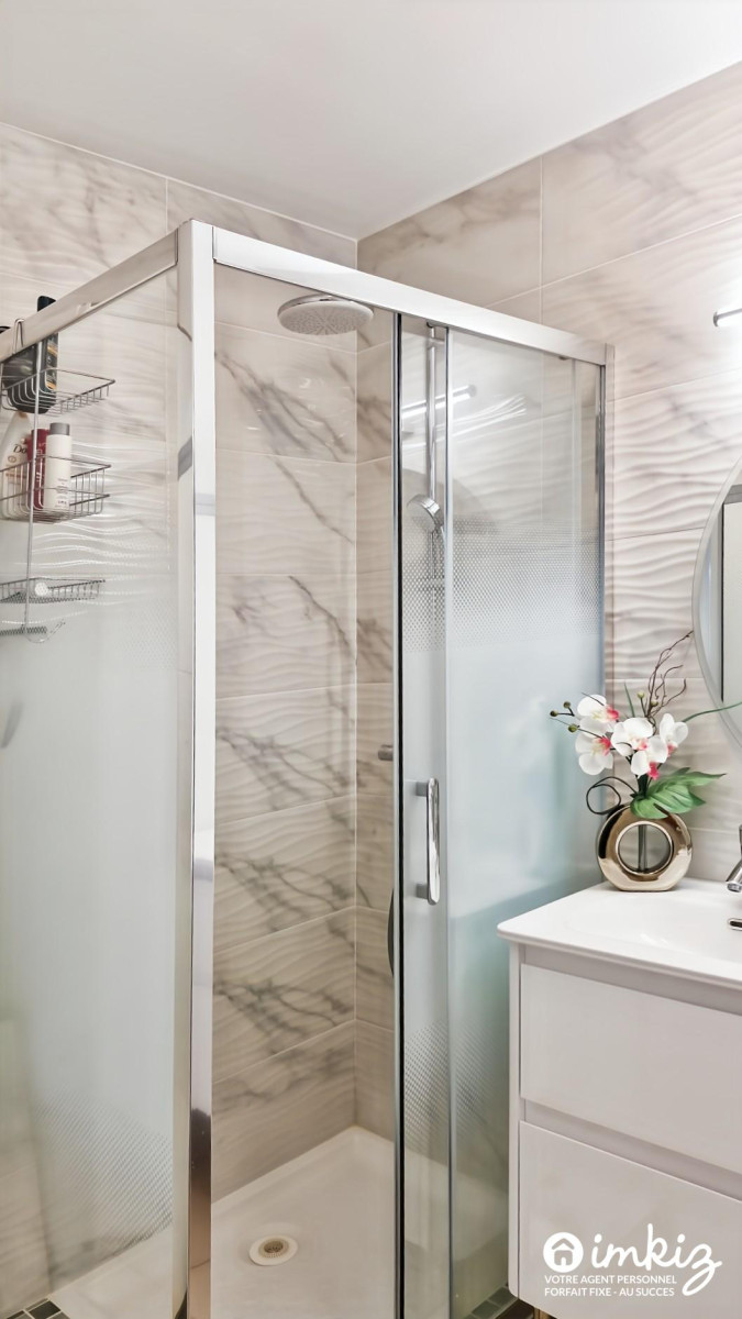 
                                                Vente
                                                 Superbe 3 pièces  vue mer, terrasse, garage