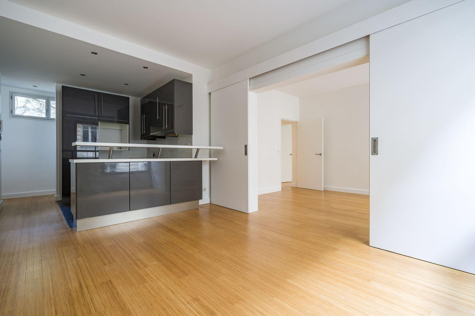 
                                                Location
                                                 Superbe 3P 52m² refait à neuf