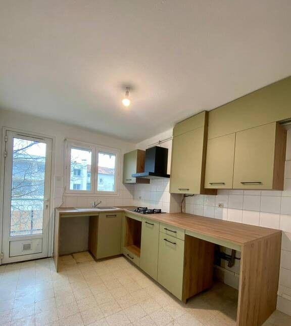 
                                                Location
                                                 Superbe 3P 77m² avec balcon