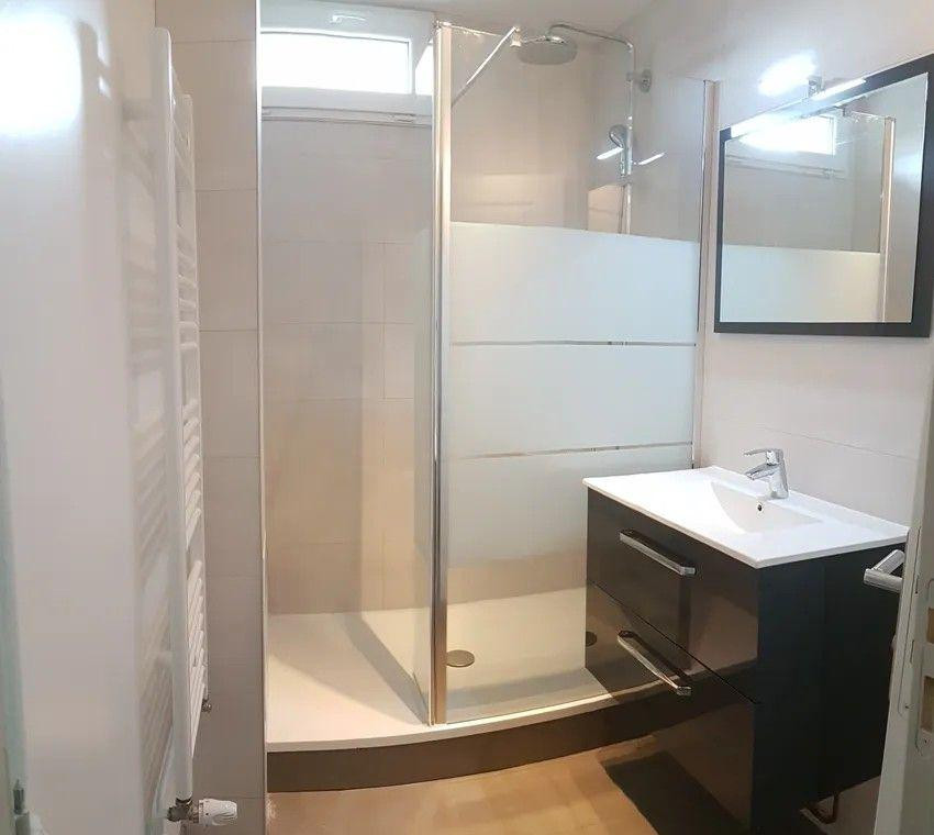 
                                                Location
                                                 Superbe 3P meublé 49m² très calme avec loggia