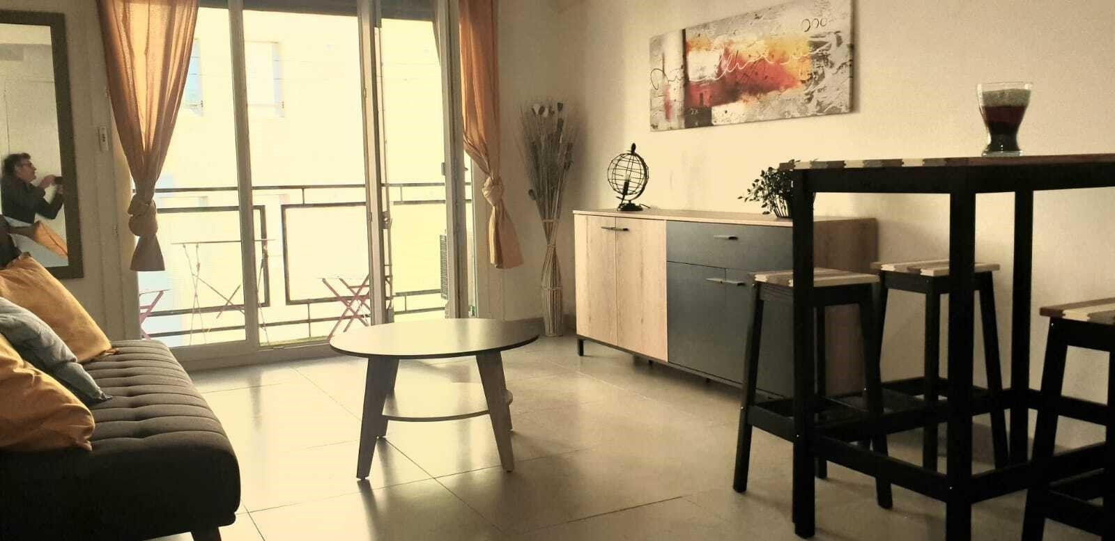 
                                                Location
                                                 Superbe 3P meublé 54m² face au Parc