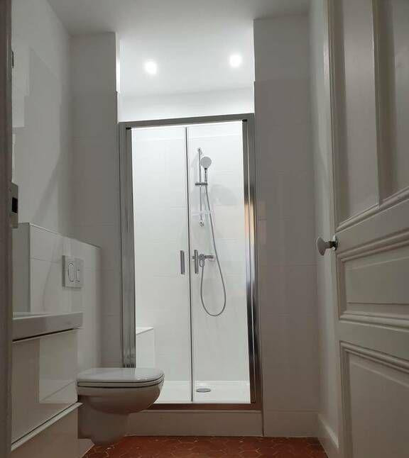 
                                                Location
                                                 Superbe 4 pièces 140 m² refait à neuf Marseille 06
