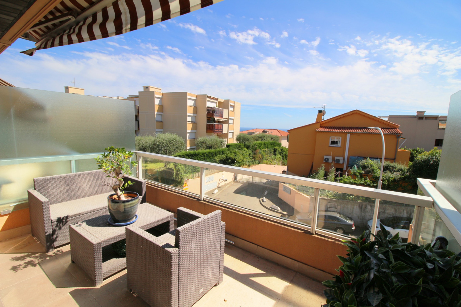 
                                                Vente
                                                 SUPERBE APPARTEMENT 2 3 PIÈCES DERNIER ÉTAGE AVEC PISCINE À FABRON