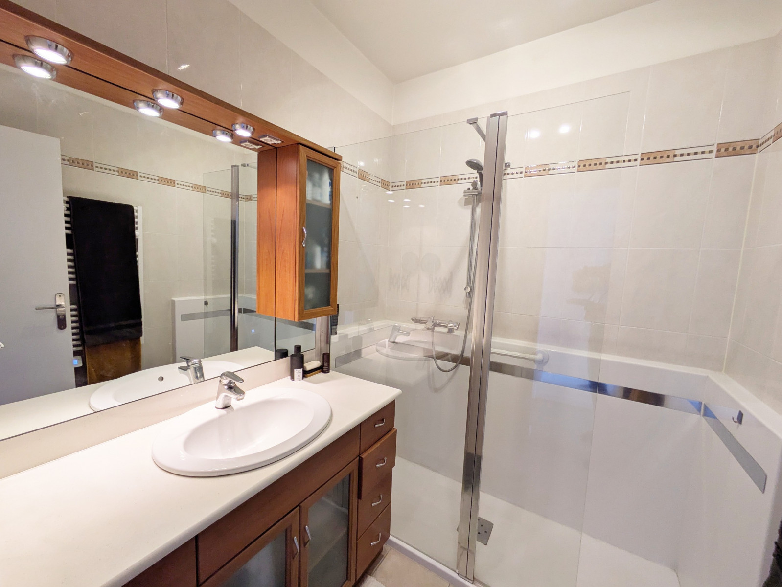 
                                                Vente
                                                 SUPERBE APPARTEMENT 2 3 PIÈCES DERNIER ÉTAGE AVEC PISCINE À FABRON